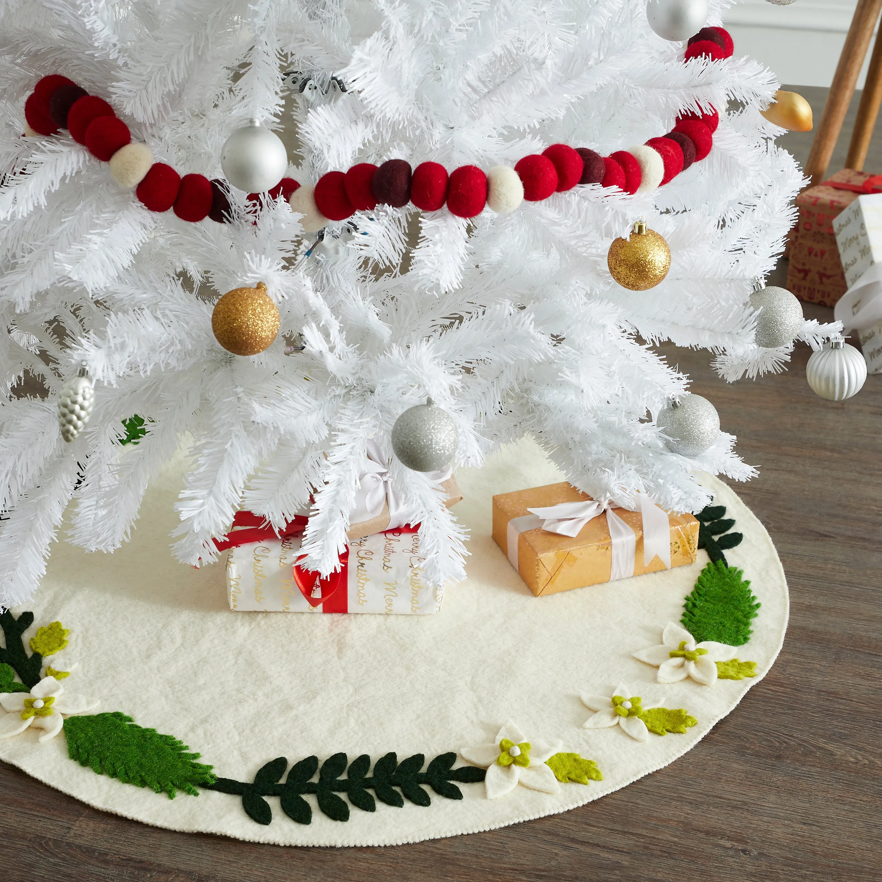 Handmade Christmas Tree Skirt in Felt - Greenery Border on Cream - 36"/60"/72"