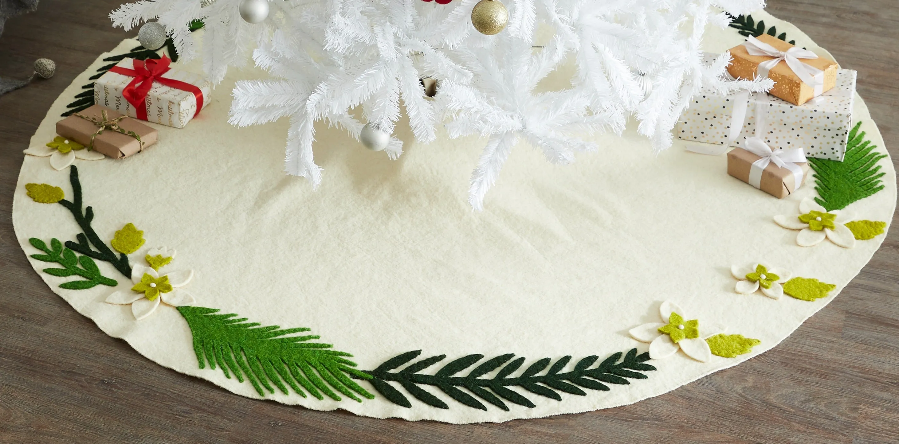 Handmade Christmas Tree Skirt in Felt - Greenery Border on Cream - 36"/60"/72"