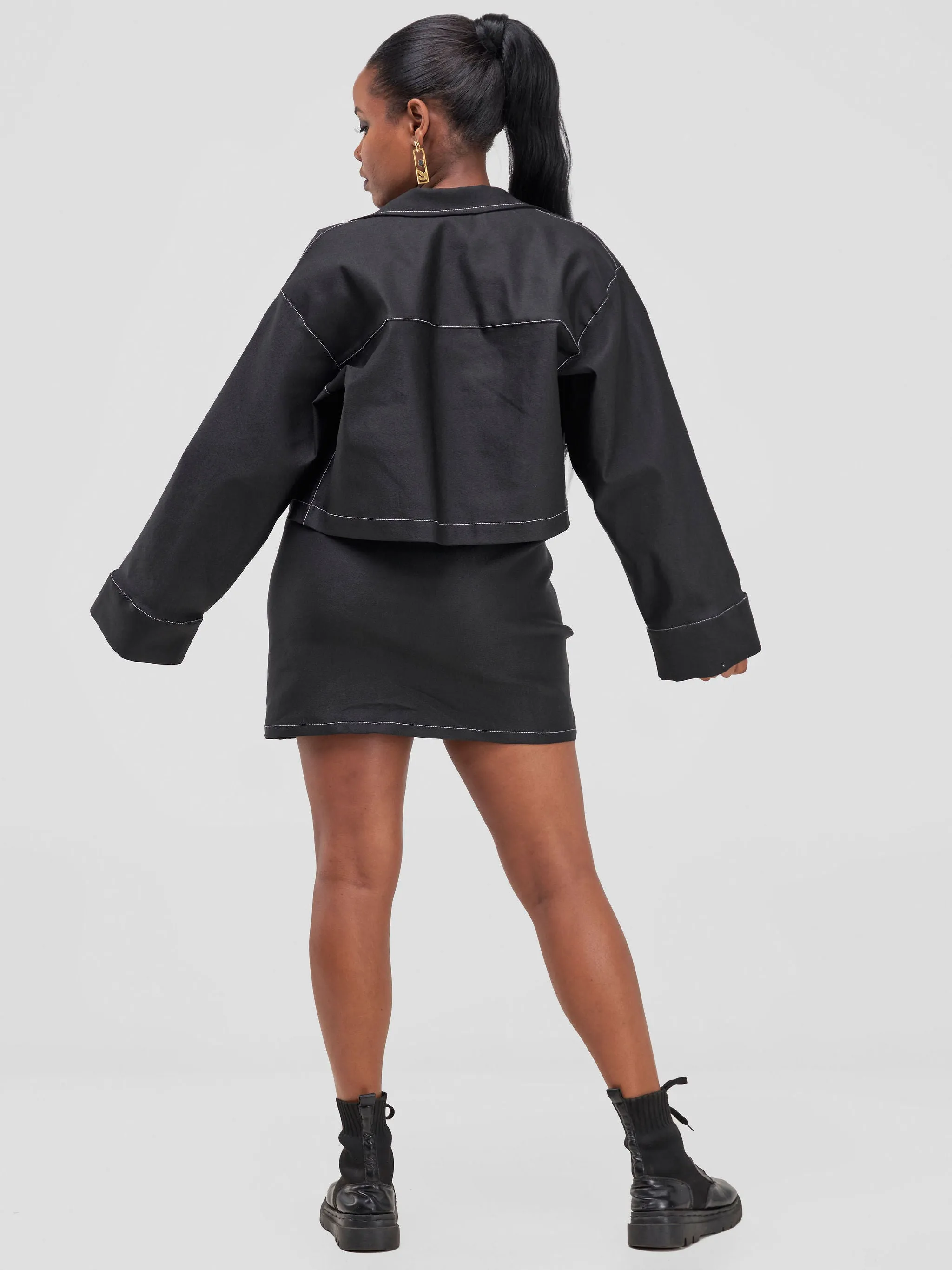 Zoya Yuni Contrast Stitch Crop Jacket - Black